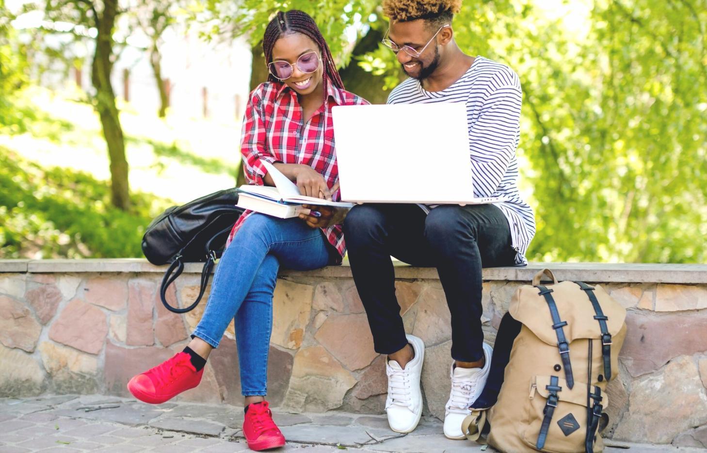 Workspace avec tableur financier et outils de gestion